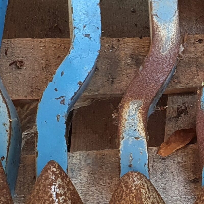 2 ETANCONS AVEC GRIFFES + 2 COEURS