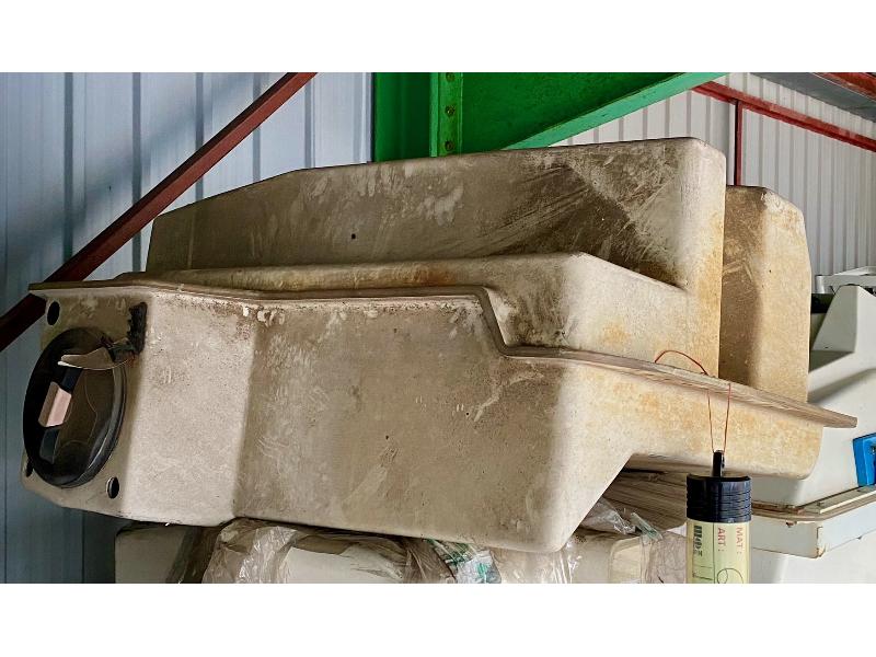 RESERVOIR 400 L - 827 TI COTE GAUCHE