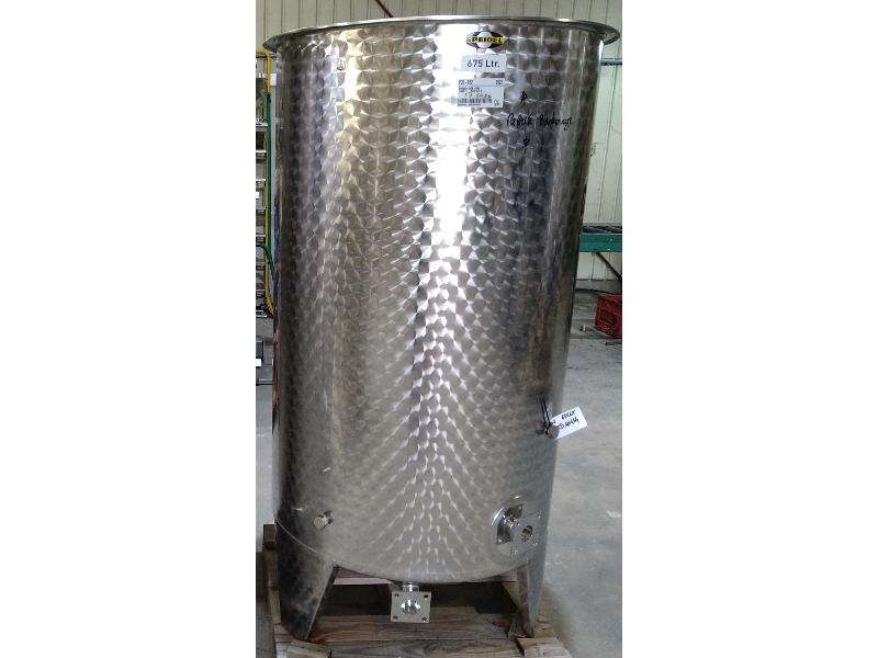 CUVE 675 LT OUVERTE D.820 FOND CONIQUE