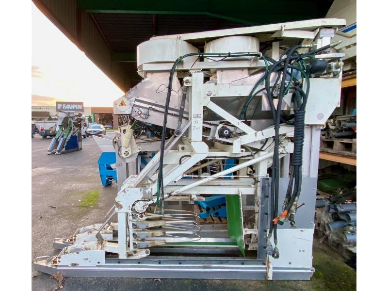 CUEILLOIR 827 TI