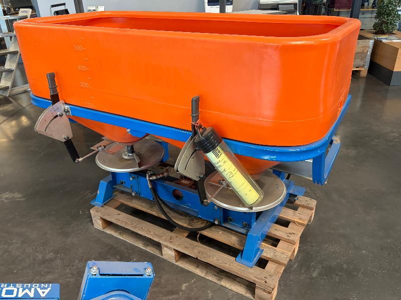 SEMOIR ENGRAIS 600L DOUBLE DISQUES HYD